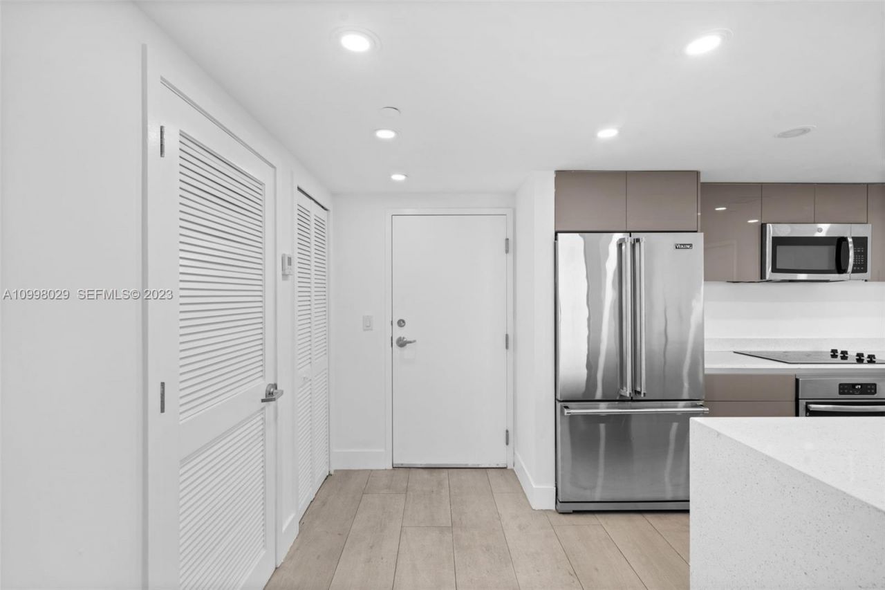 13800 Highland Dr, Unit 504, North Miami Beach, FL 33181 Photo