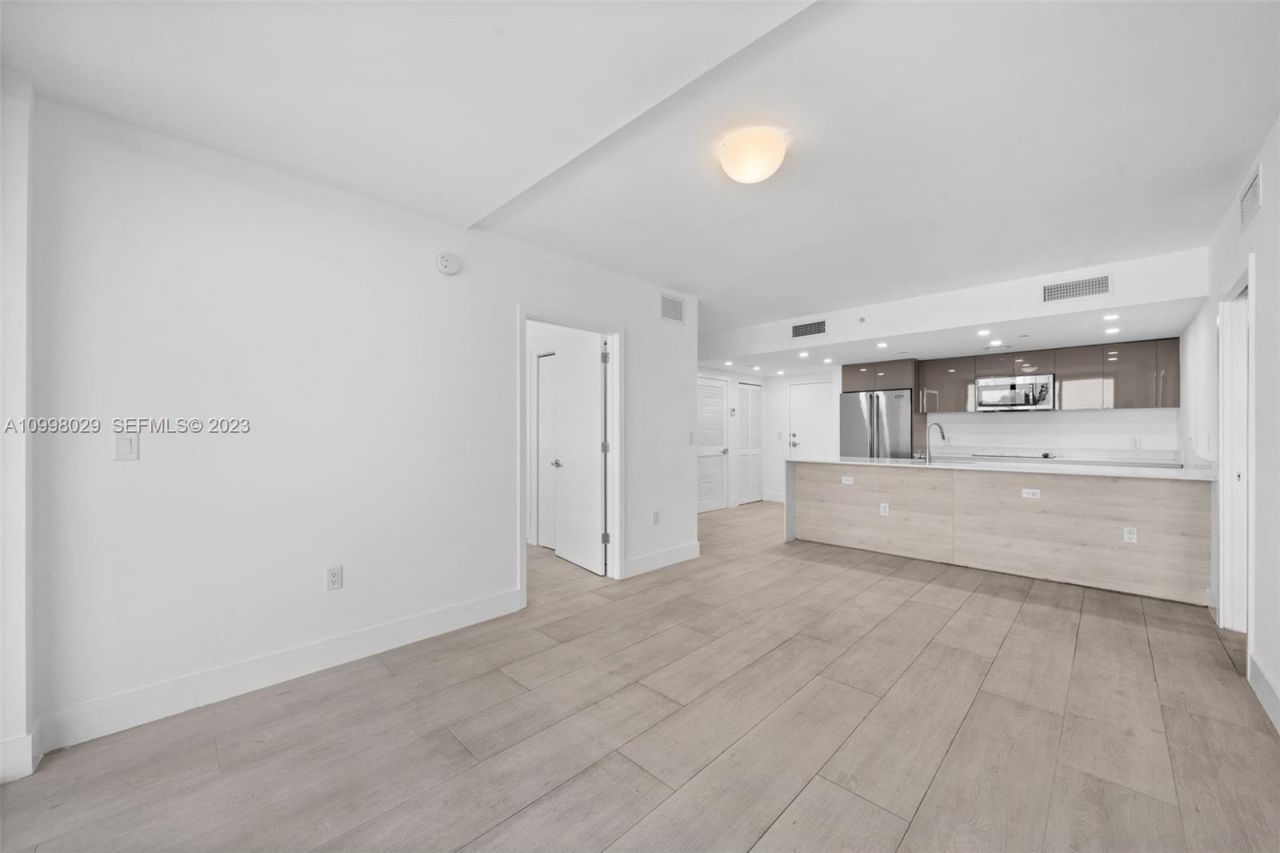 13800 Highland Dr, Unit 504, North Miami Beach, FL 33181 Photo