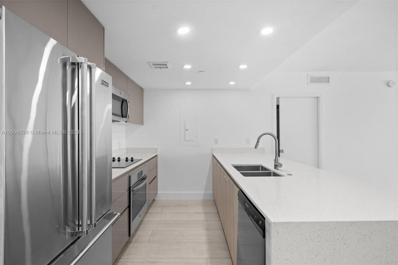 13800 Highland Dr, Unit 504, North Miami Beach, FL 33181 Photo