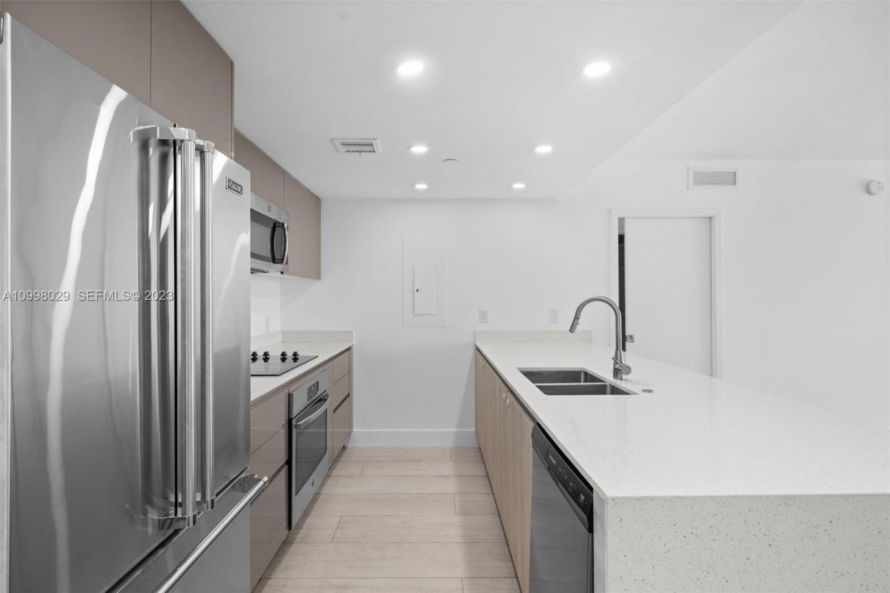 13800 Highland Dr, Unit 504, North Miami Beach, FL 33181 Photo