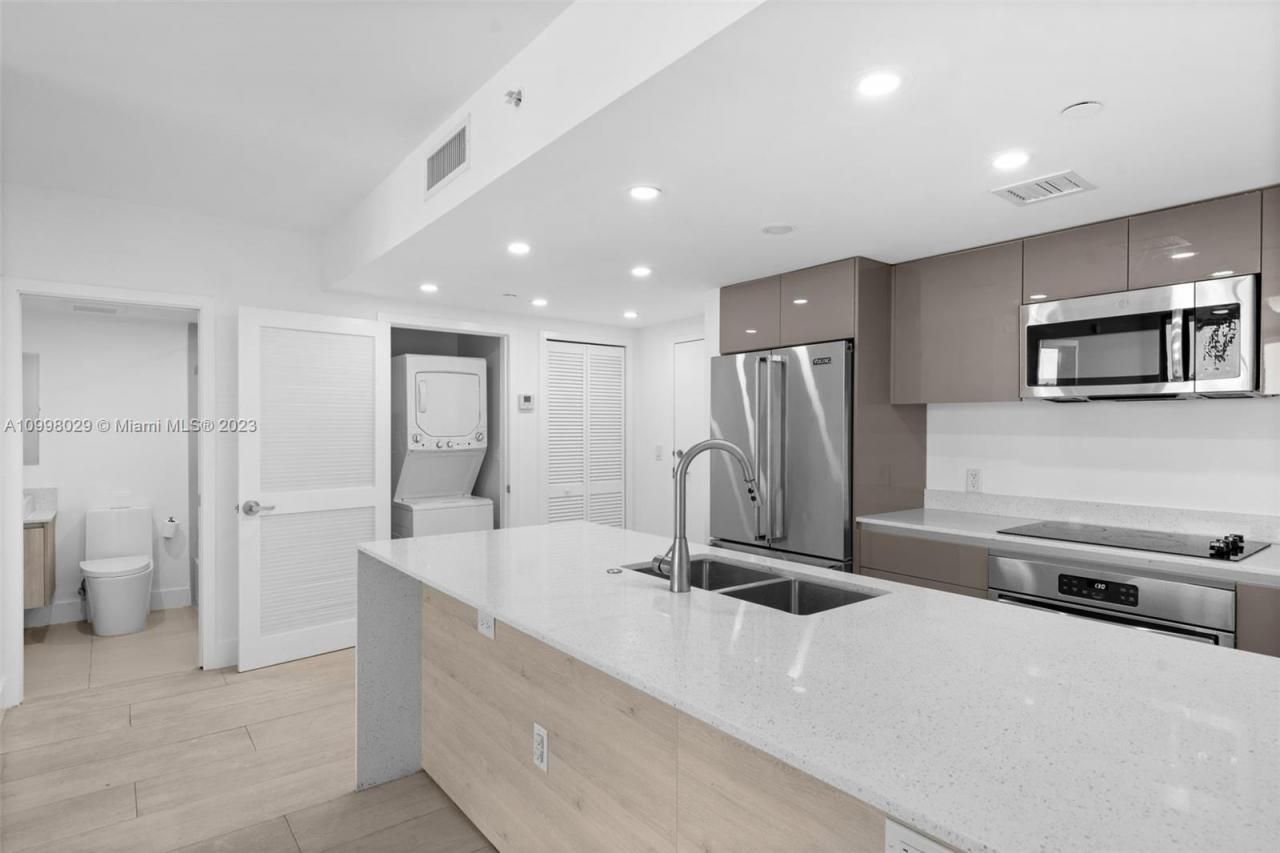 13800 Highland Dr, Unit 504, North Miami Beach, FL 33181 Photo