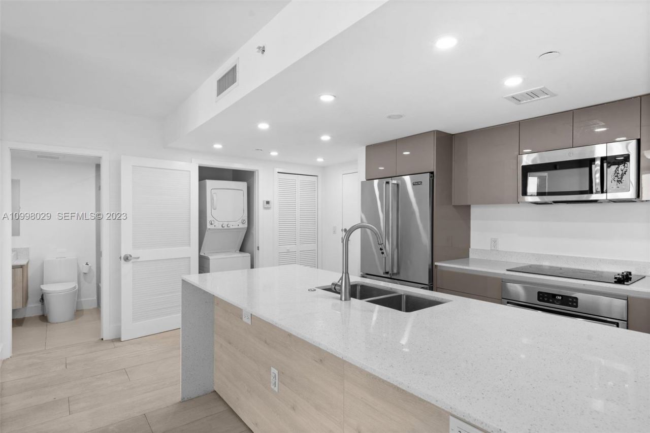13800 Highland Dr, Unit 504, North Miami Beach, FL 33181 Photo