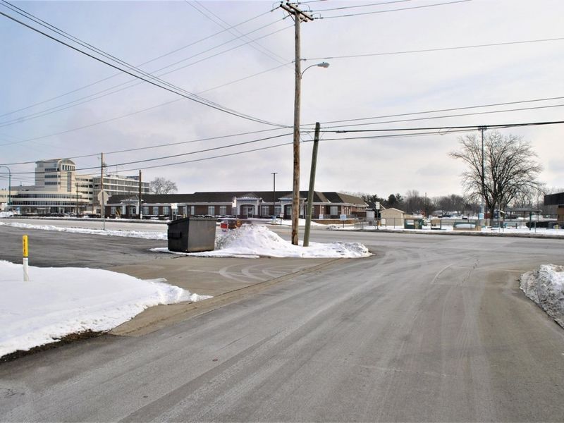 24 East Street, Columbus, OH 43228 Photo 2