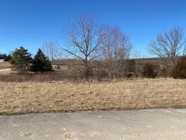 510 WHISPERING CEDARS LANE, Jefferson City, MO 65101