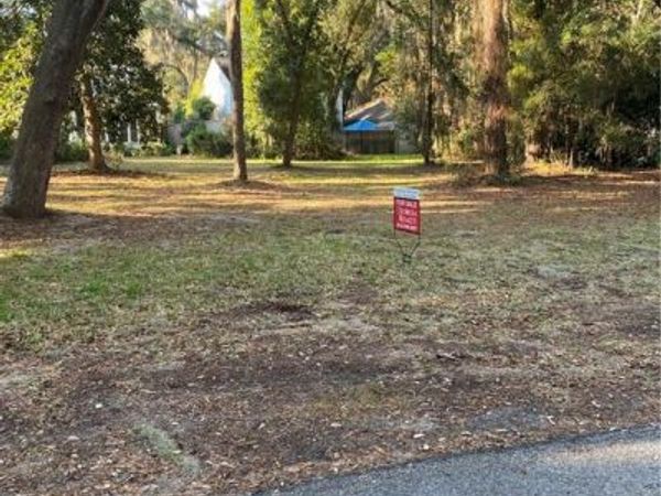 215 Menendez Avenue, St. Simons Island, GA 31522