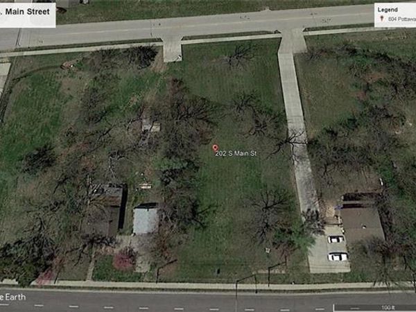 202 S Main Street, Lansing, KS 66043