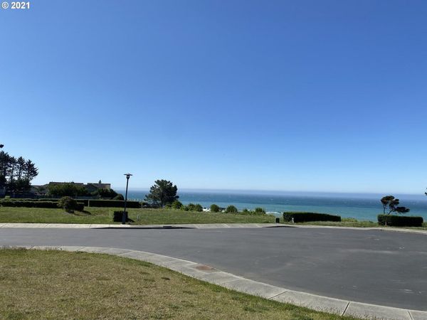 Sea Court LN, Unit 3, Brookings, OR 97415