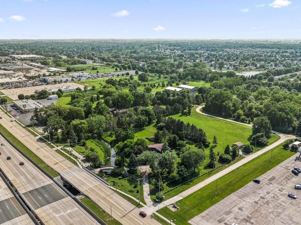 765 N Washburn St, Oshkosh, WI 54904