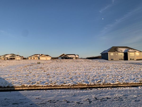 1515 Woodcrest St, Unit Lt29, Howards Grove, WI 53083