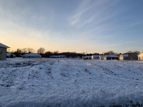 1500 Forest Grove St, Unit Lt33, Howards Grove, WI 53083