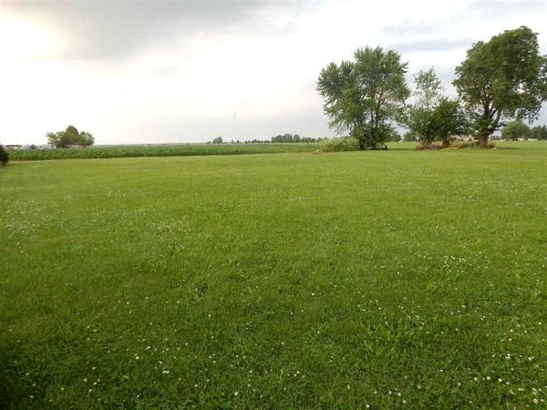 5 SUNNYSIDE Estates, Atlanta, IL 61723