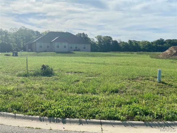 630 Wedgewood Lane, Trenton, IL 62293