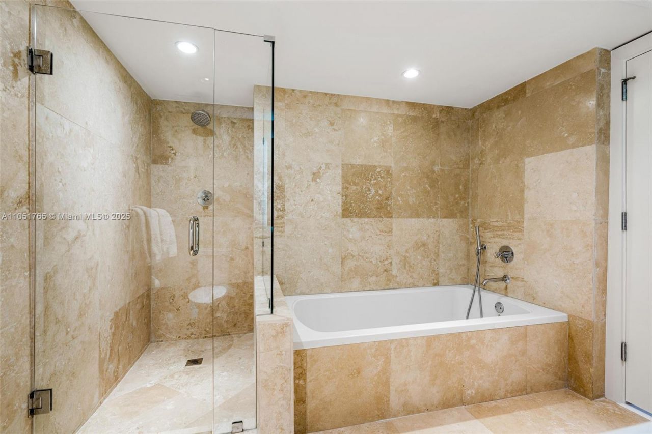 102 24th St, Unit 1115, Miami Beach, FL 33139 Photo