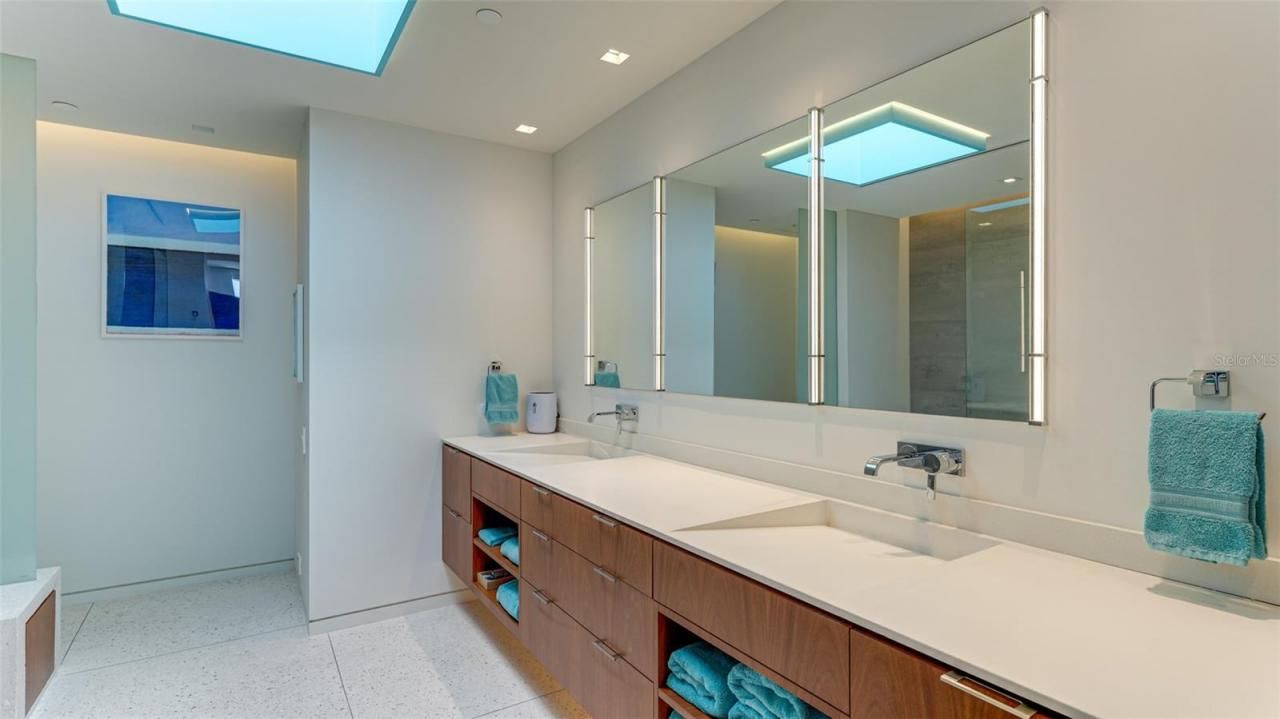 455 Longboat Club Road, Unit PH1, Longboat Key, FL 34228 Photo