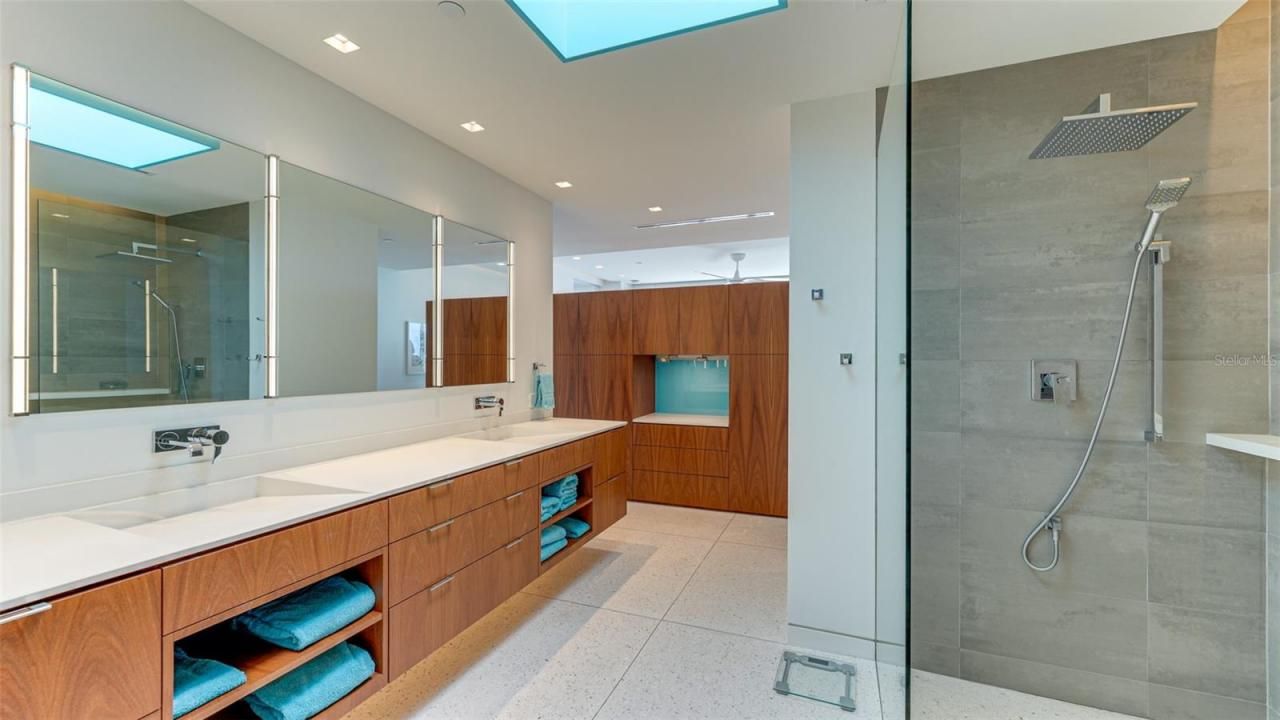 455 Longboat Club Road, Unit PH1, Longboat Key, FL 34228 Photo