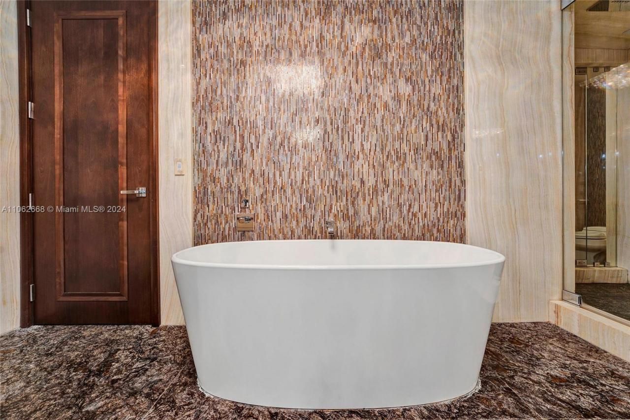 17749 Collins Ave, Unit 1402, Sunny Isles Beach, FL 33160 Photo