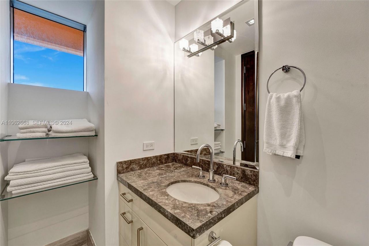 17749 Collins Ave, Unit 1402, Sunny Isles Beach, FL 33160 Photo