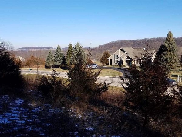 110 W Glen Hollow Road, GALENA, IL 61036