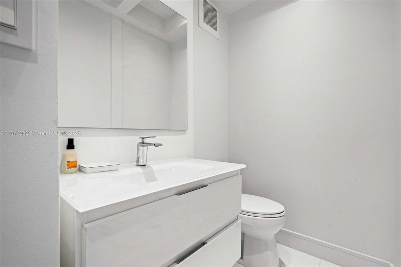 100 Lincoln Rd, Unit PH6, Miami Beach, FL 33139 Photo