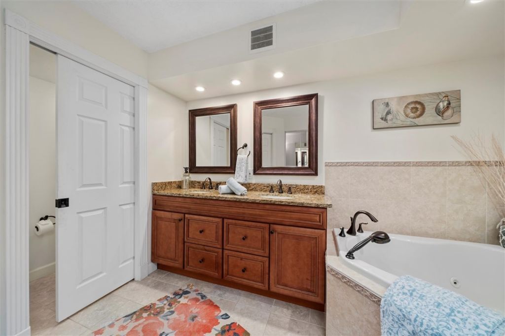 8880 N. Sea Oaks Way, Unit 105, Vero Beach, FL 32963 Photo