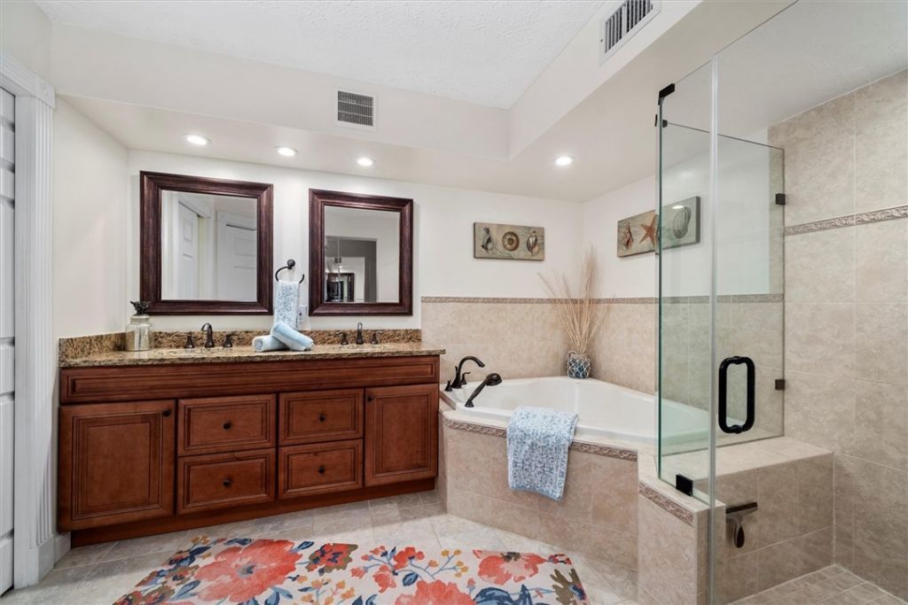 8880 N. Sea Oaks Way, Unit 105, Vero Beach, FL 32963 Photo