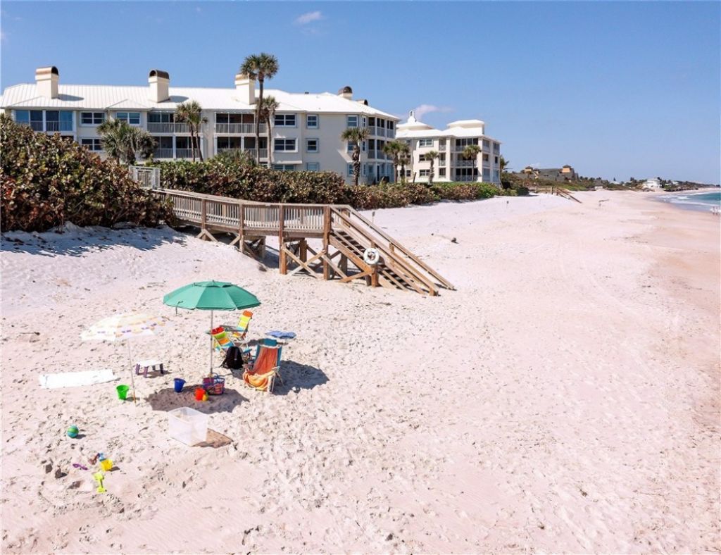 8880 N. Sea Oaks Way, Unit 105, Vero Beach, FL 32963 Photo