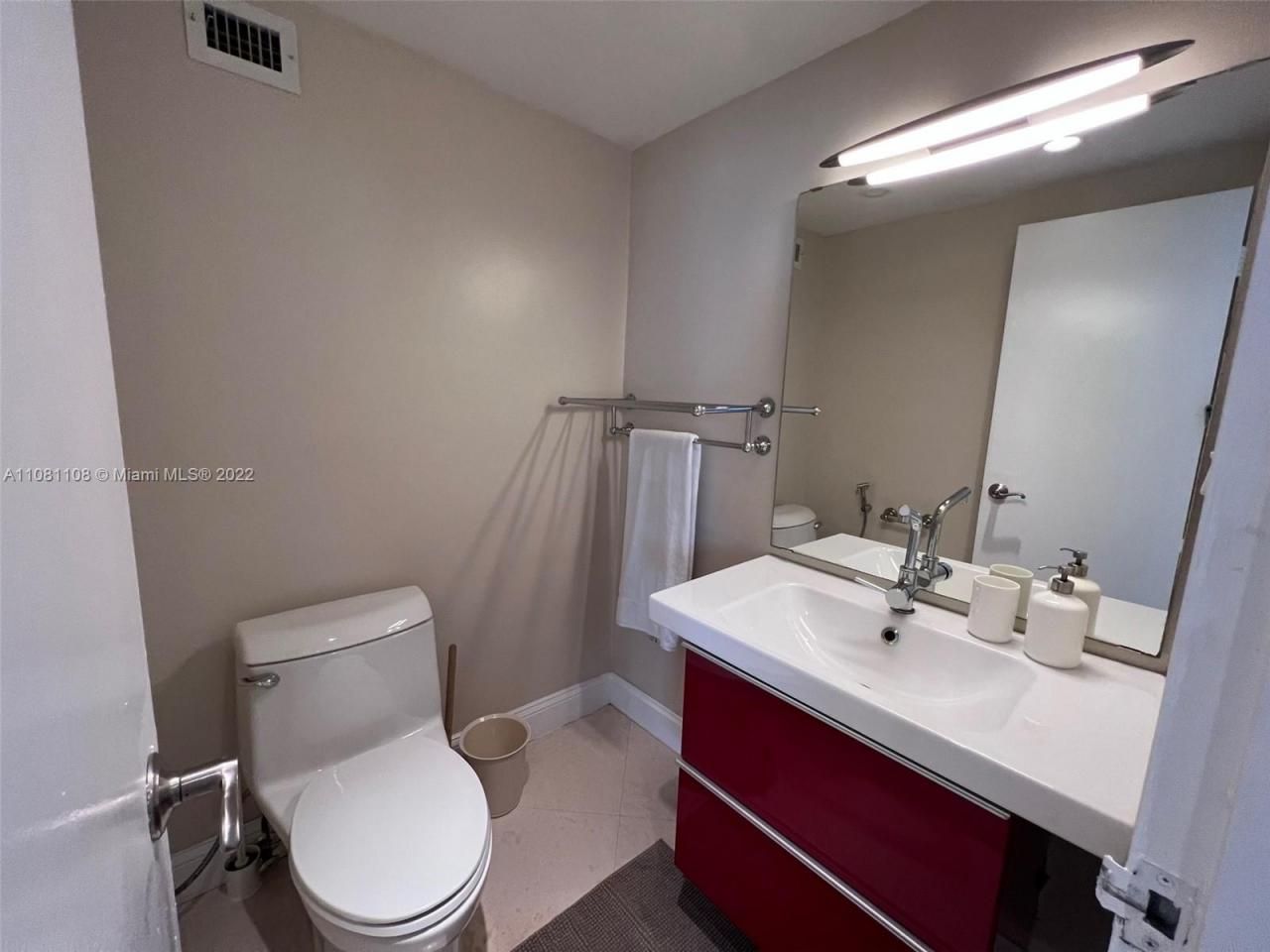 100 Lincoln Rd, Unit 1121, Miami Beach, FL 33139 Photo