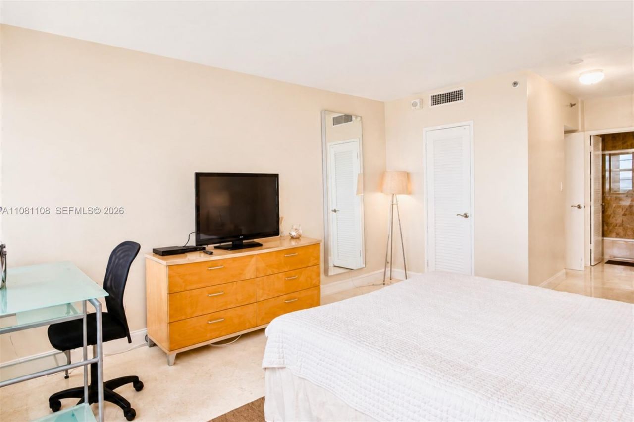100 Lincoln Rd, Unit 1121, Miami Beach, FL 33139 Photo