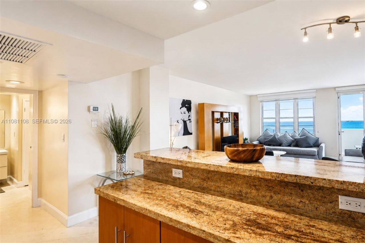 100 Lincoln Rd, Unit 1121, Miami Beach, FL 33139 Photo