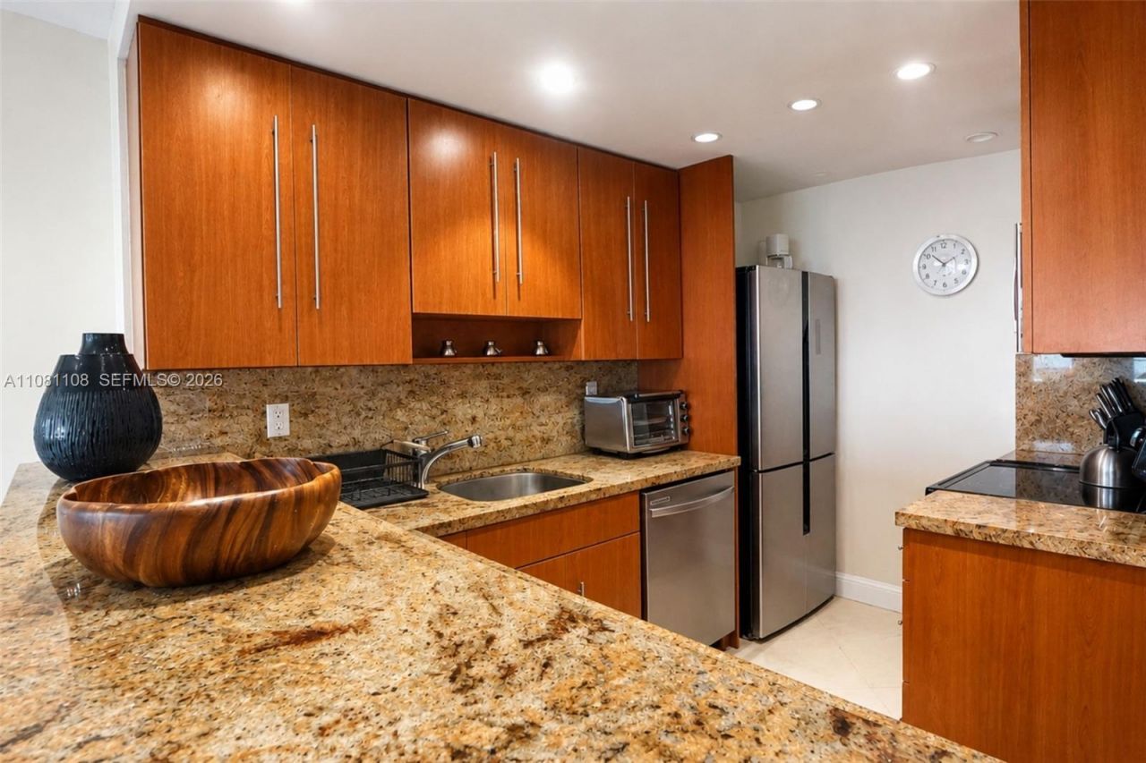 100 Lincoln Rd, Unit 1121, Miami Beach, FL 33139 Photo