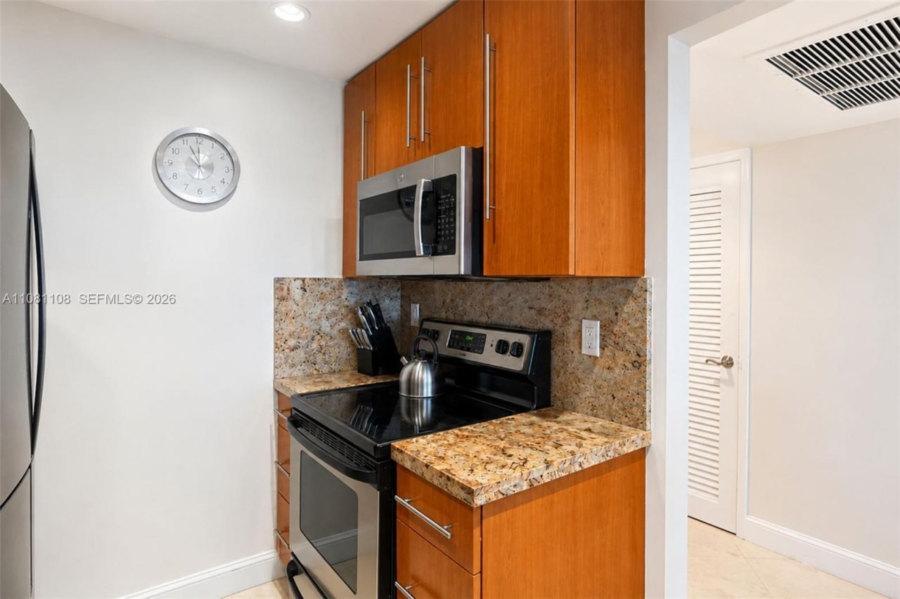 100 Lincoln Rd, Unit 1121, Miami Beach, FL 33139 Photo