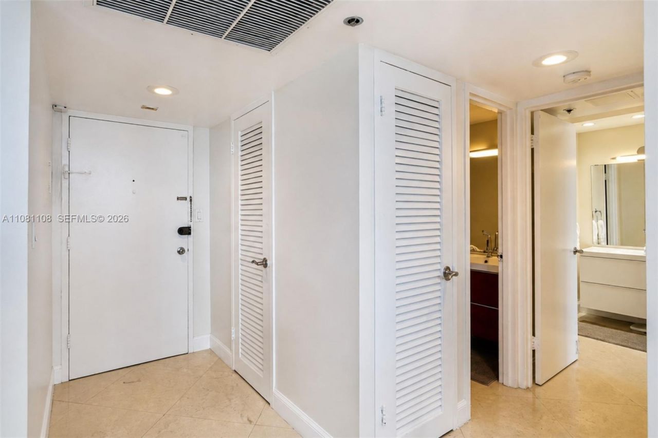 100 Lincoln Rd, Unit 1121, Miami Beach, FL 33139 Photo