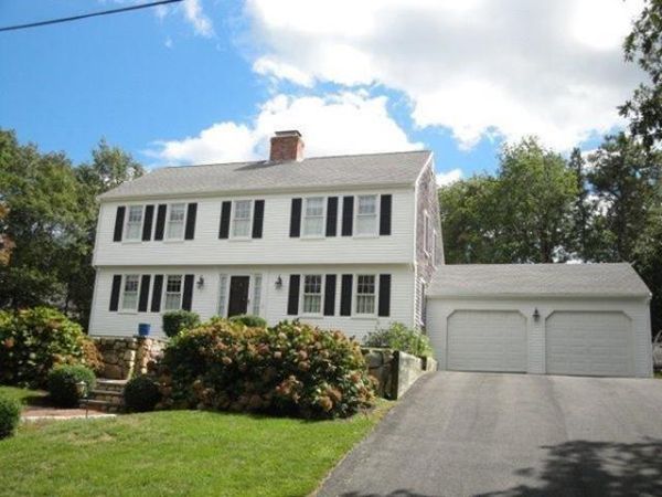 35 Crown Grant Dr, Dennis, MA 02638