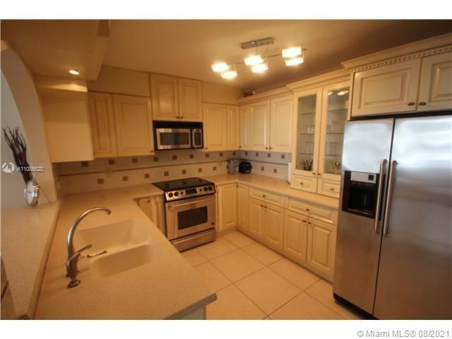 5151 Collins Av, Unit 1030, Miami Beach, FL 33140 Photo