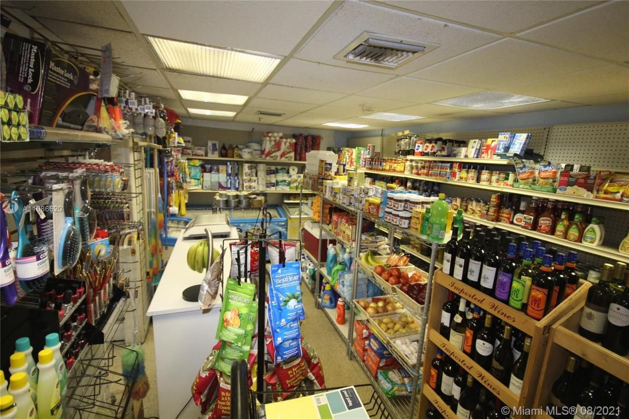 5151 Collins Av, Unit 1030, Miami Beach, FL 33140 Photo