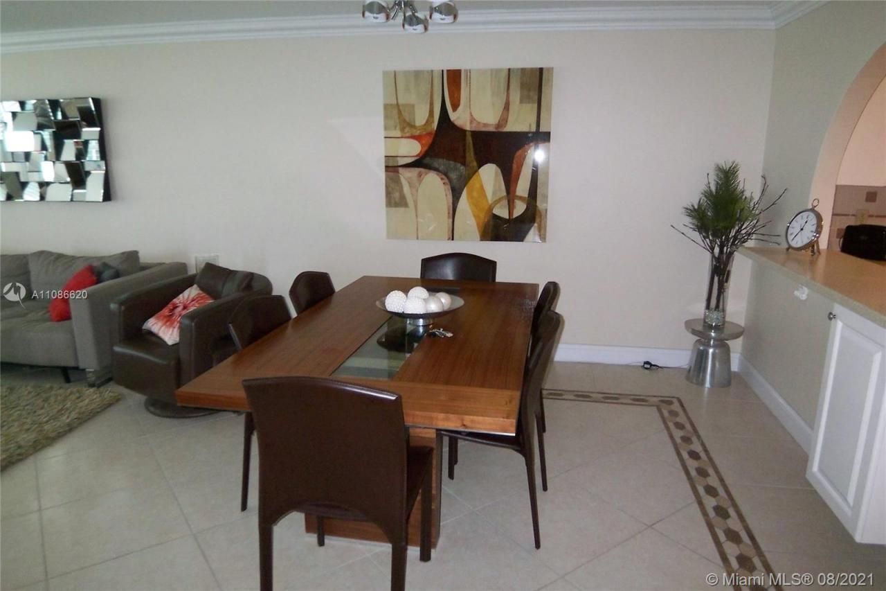 5151 Collins Av, Unit 1030, Miami Beach, FL 33140 Photo