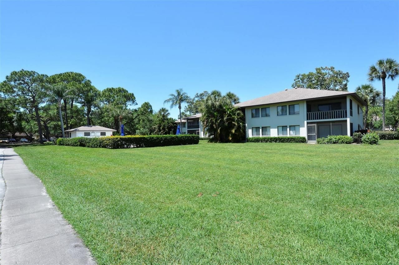 5133 Willow Links, Unit 11, Sarasota, FL 34235 Photo