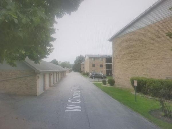 13300 W Circle Drive Parkway, Crestwood, IL 60418