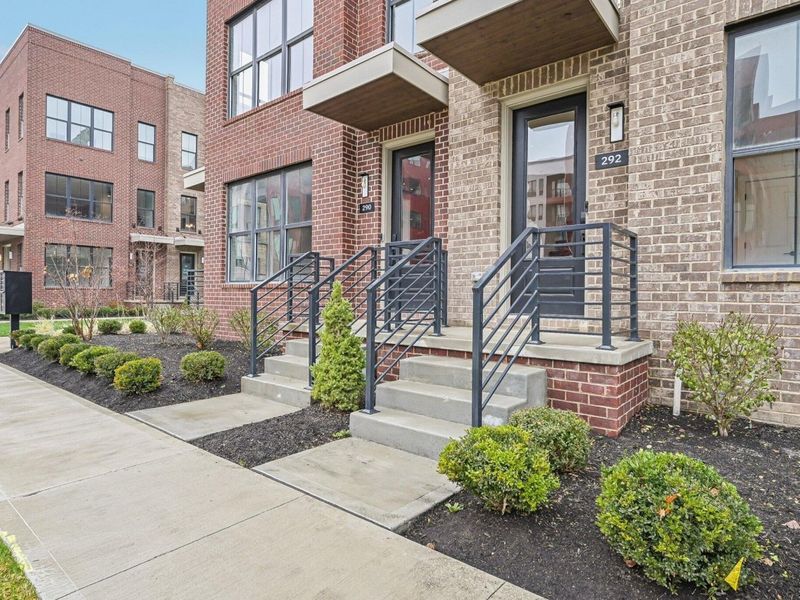 292 Dickenson Street, Columbus, OH 43215 Photo 2