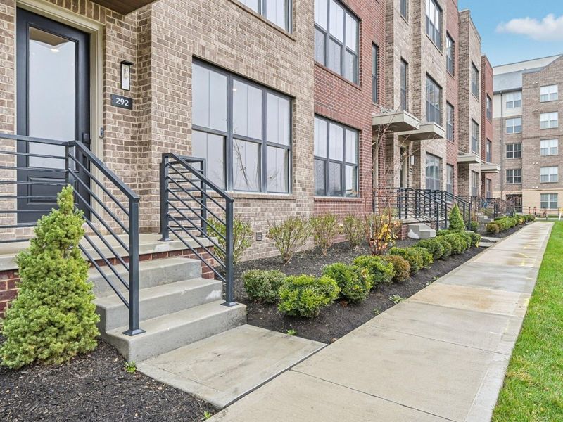 292 Dickenson Street, Columbus, OH 43215 Photo 3