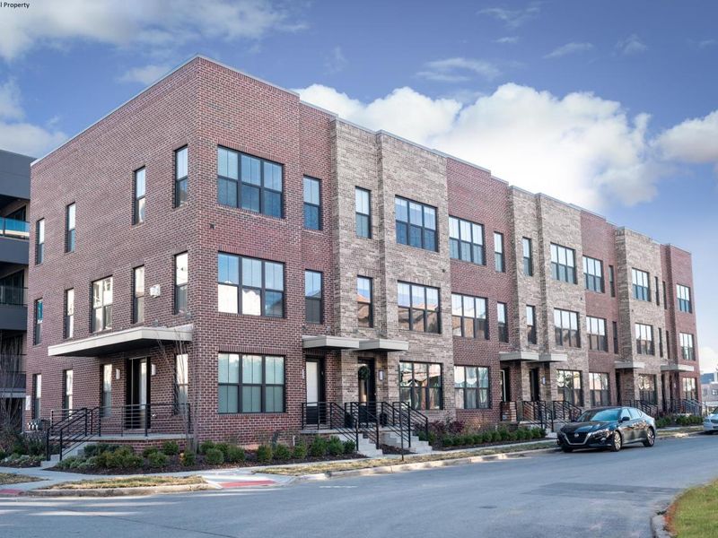 290 Dickenson Street, Columbus, OH 43215 Photo 1