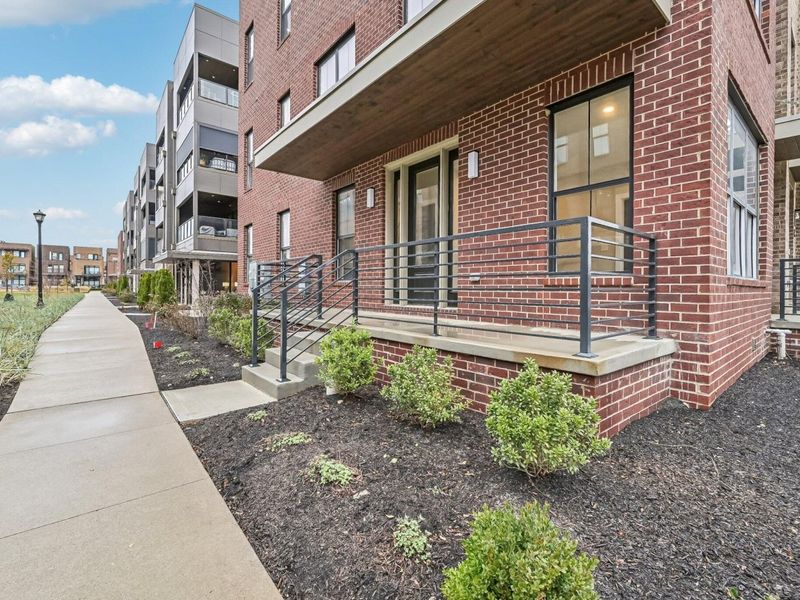 290 Dickenson Street, Columbus, OH 43215 Photo 3