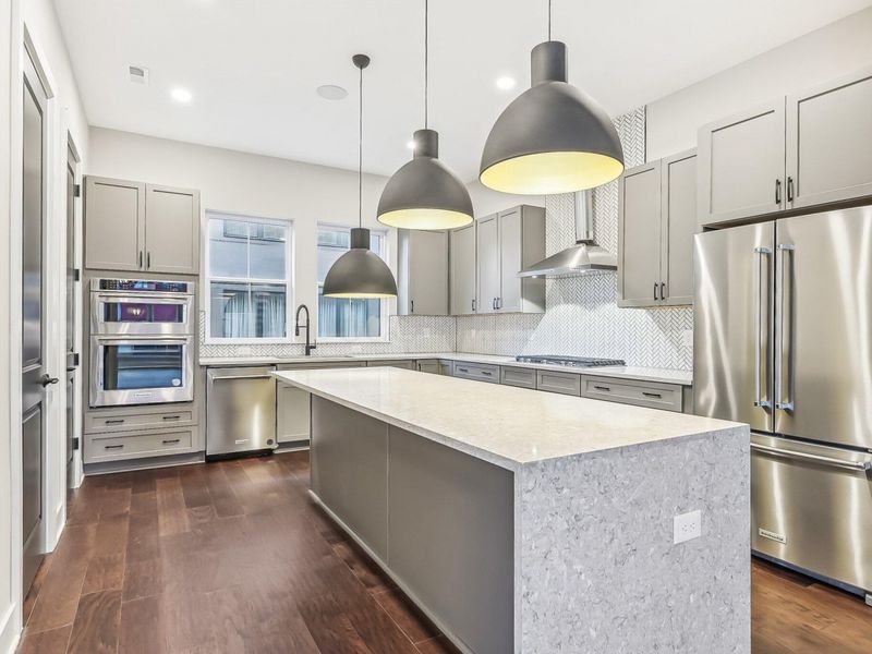 290 Dickenson Street, Columbus, OH 43215 Photo 4