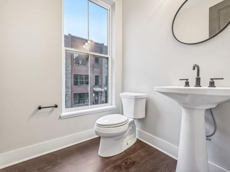 290 Dickenson Street, Columbus, OH 43215 Photo 7