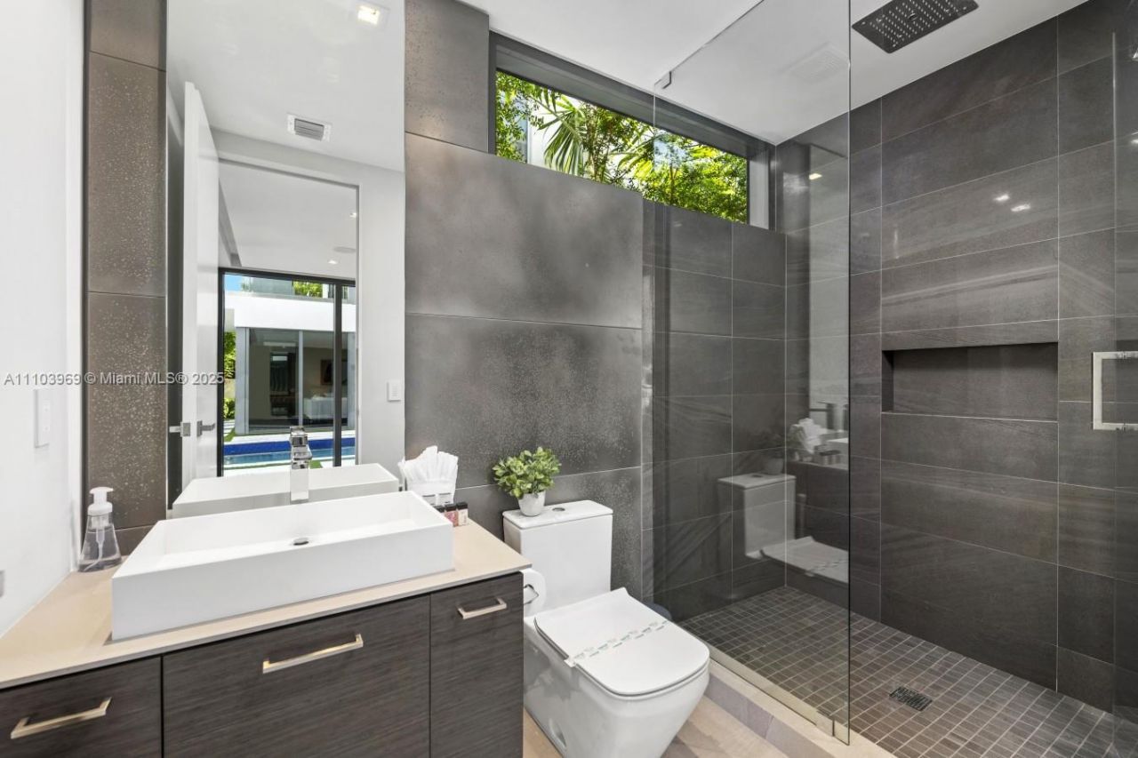 440 Mola Ave, Fort Lauderdale, FL 33301 Photo