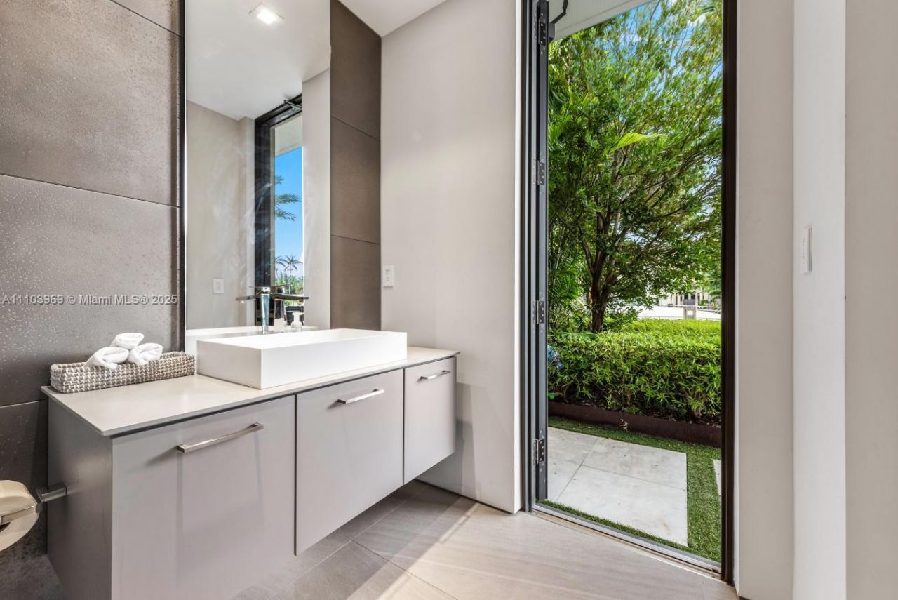 440 Mola Ave, Fort Lauderdale, FL 33301 Photo