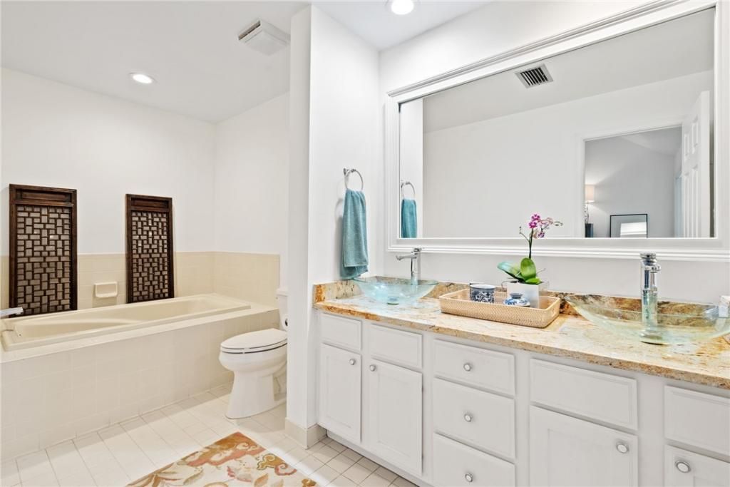 1260 Palmetto Court, Unit 105, Vero Beach, FL 32963 Photo