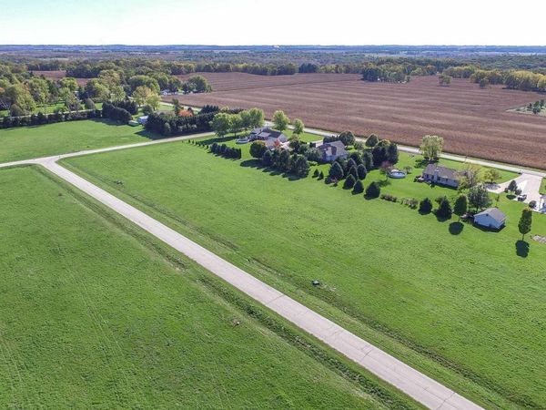 2407 N 4220th Road, Sheridan, IL 60551