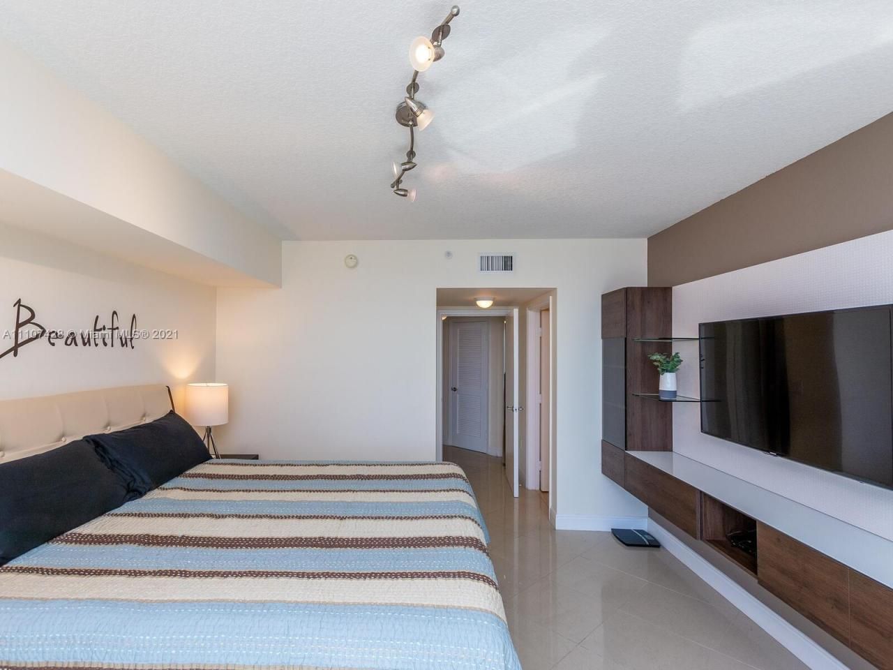 16699 Collins Ave, Unit 1709, Sunny Isles Beach, FL 33160 Photo