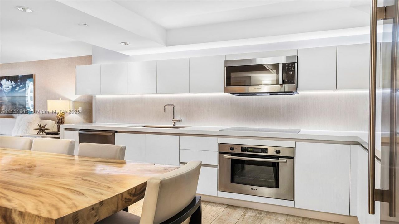 102 24th St, Unit 904, Miami Beach, FL 33139 Photo